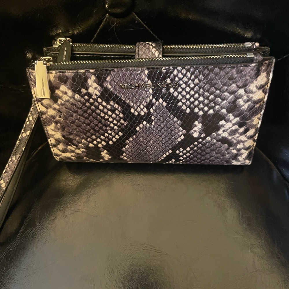 MICHAEL Michael Kors Black and Gray Clutch - Picture 3 of 4